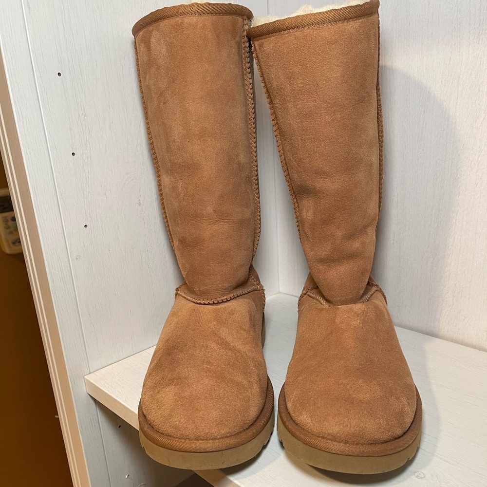 Women’s Ugg Tall Chestnut Boot Size 7